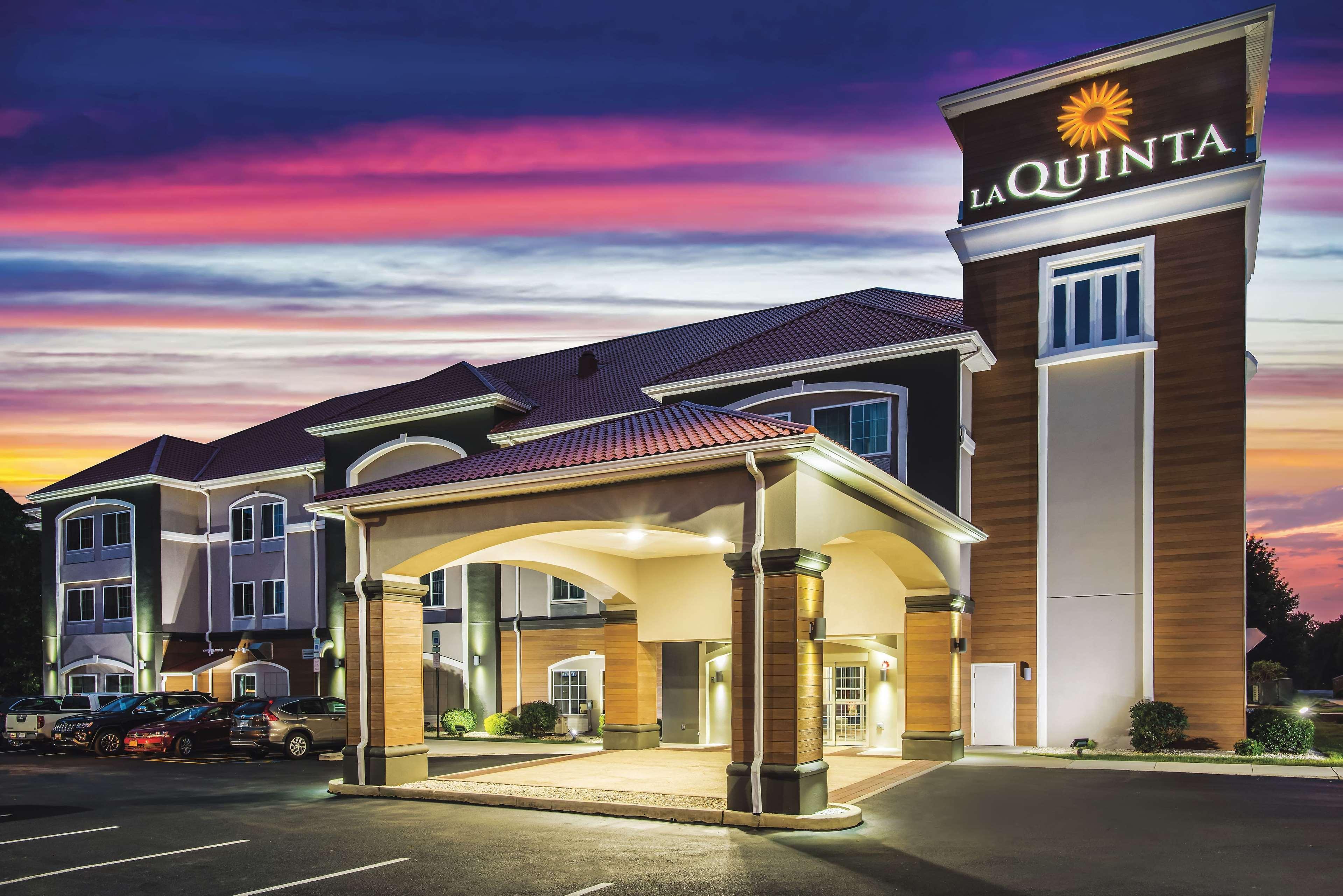 Отель La Quinta By Wyndham Чемберсберг Экстерьер фото
