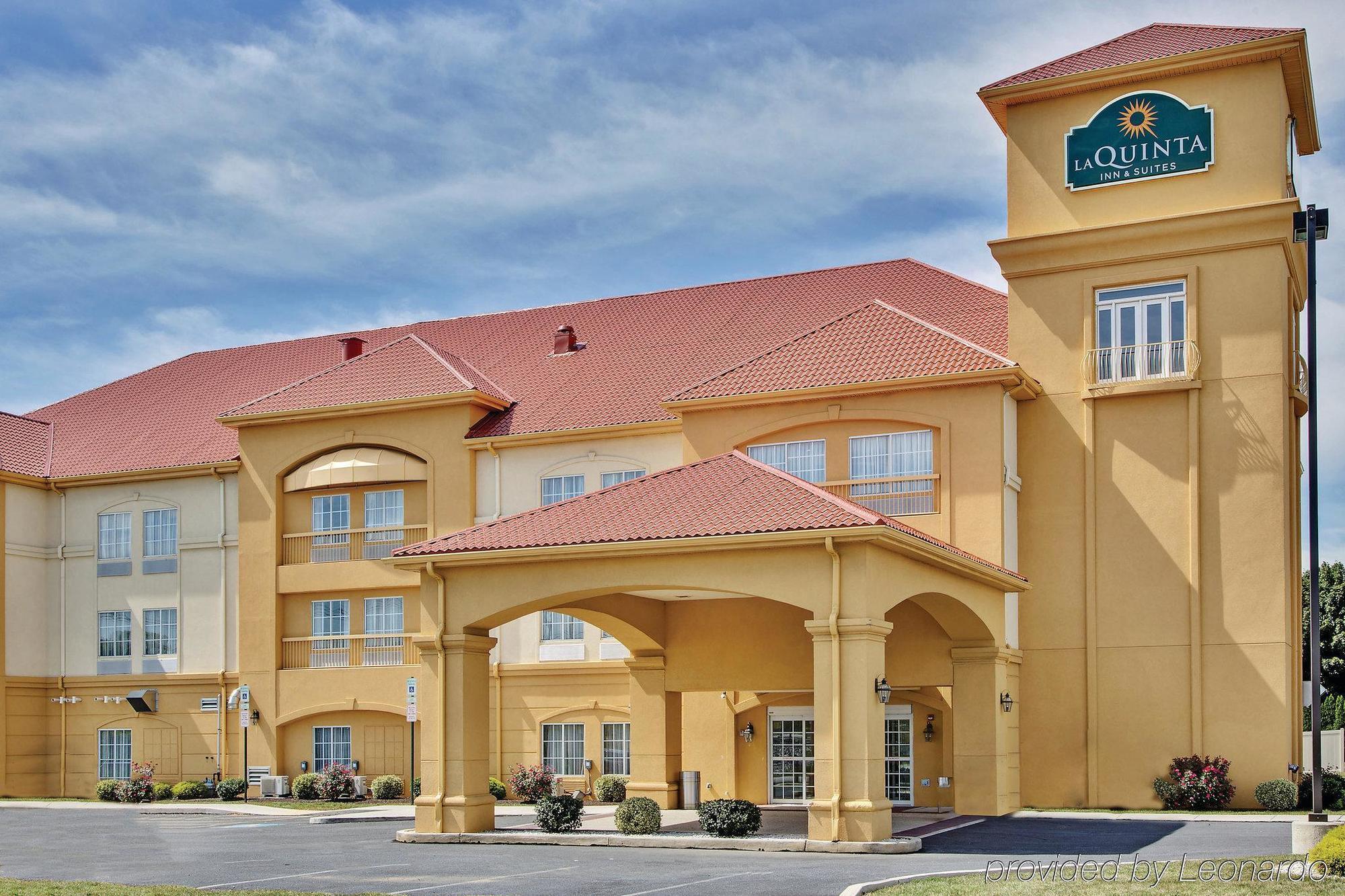Отель La Quinta By Wyndham Чемберсберг Экстерьер фото